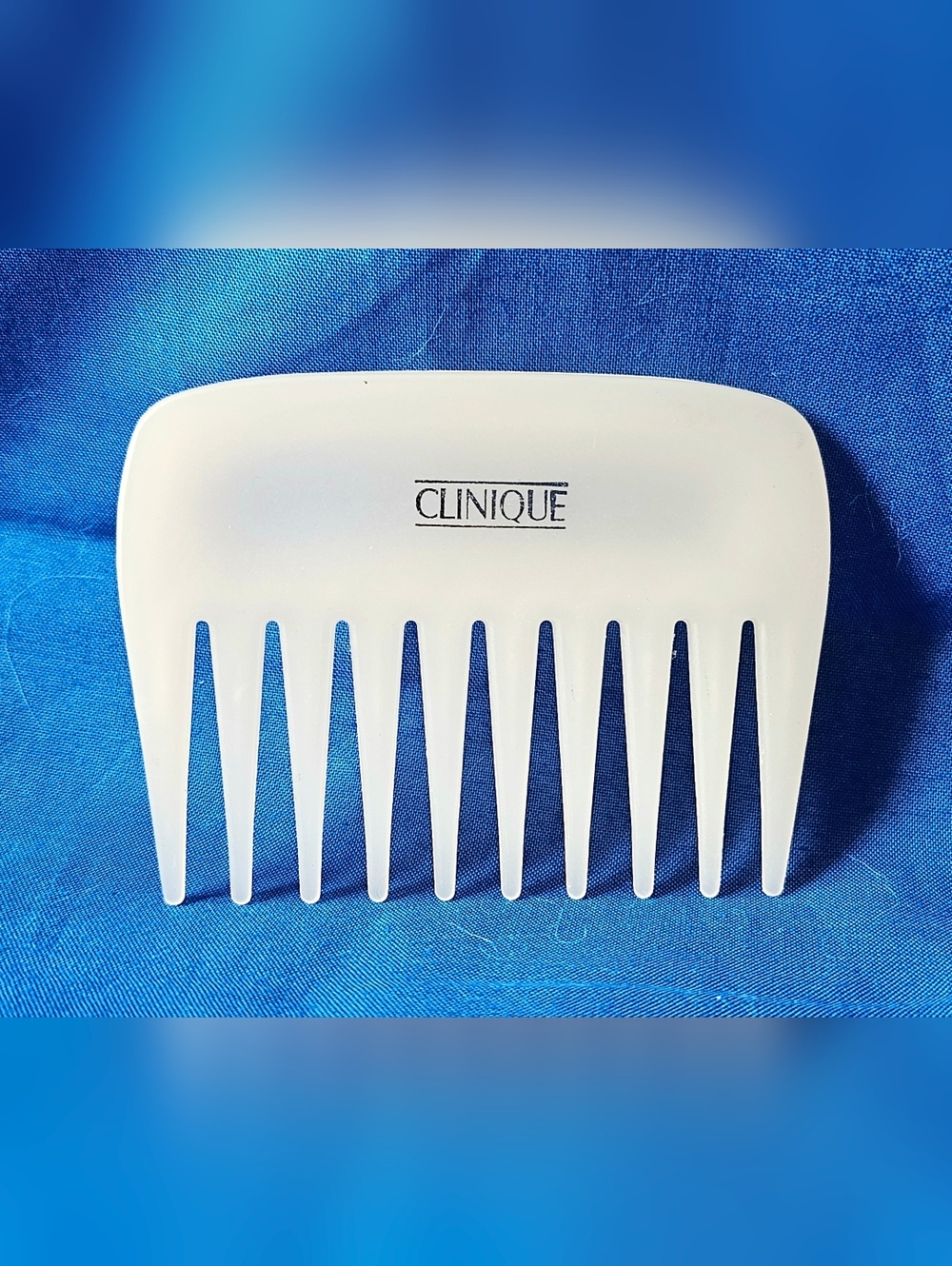 SOLD VTG Clinique Frosted White Wide-Tooth Detangling Hair Comb Teasing Pick